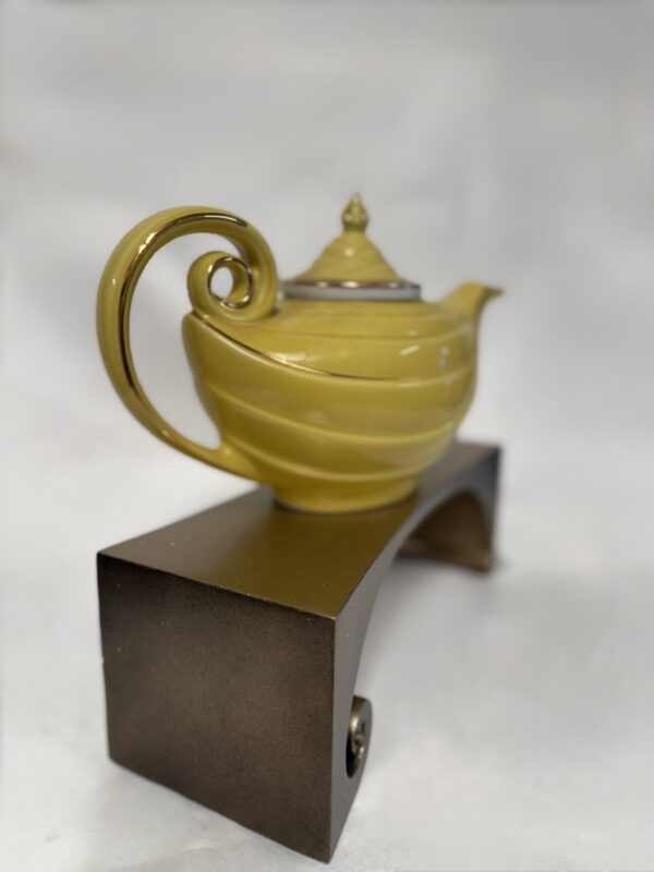 Yellow & gold aladdin teapot - Image 2