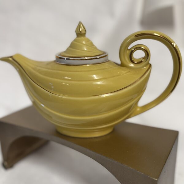Yellow & gold aladdin teapot - Image 3