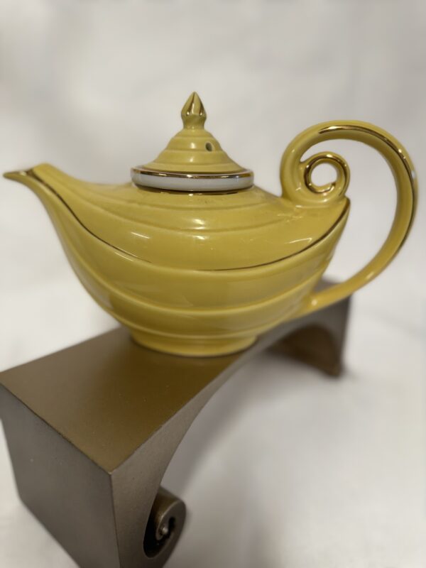 Yellow & gold aladdin teapot