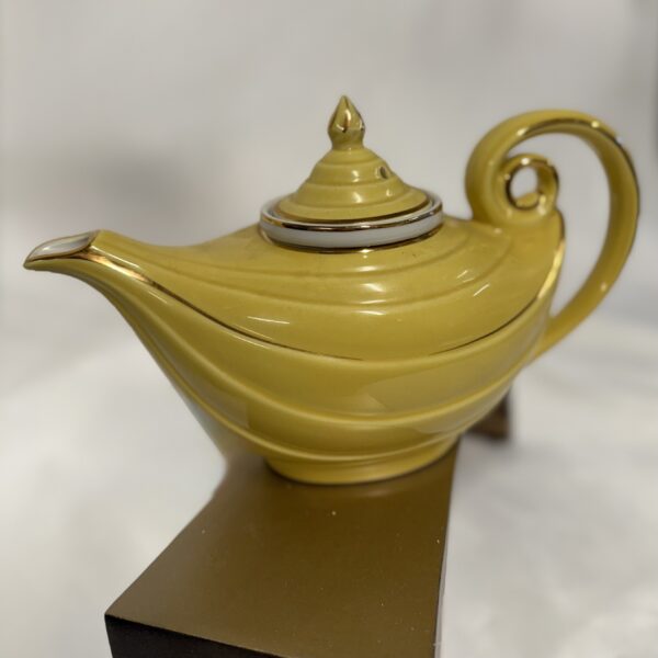 Yellow & gold aladdin teapot - Image 6