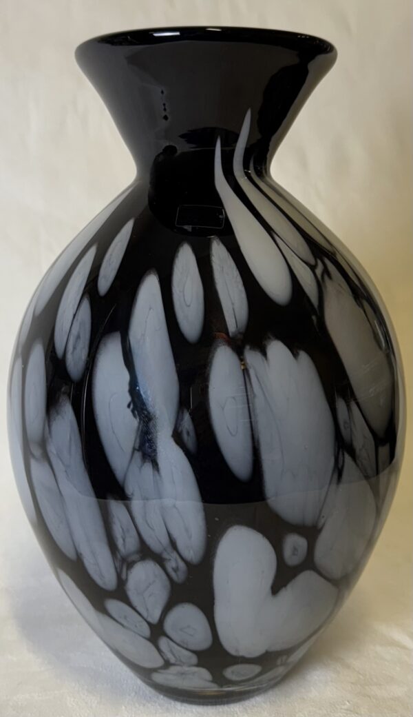 Towle Art Glass Vase Black&White Beauty - Pick Up Only - Image 5