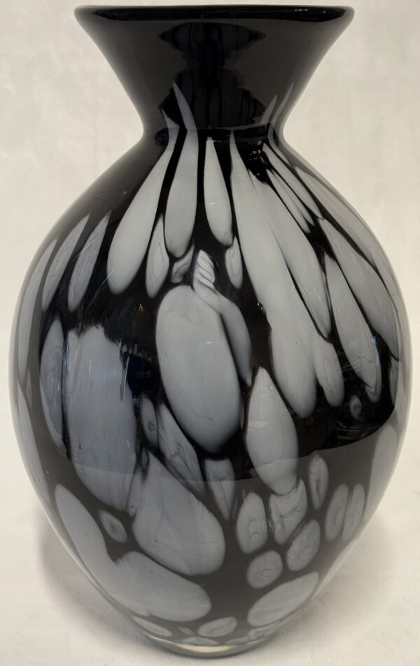 Towle Art Glass Vase Black&White Beauty - Pick Up Only - Image 3