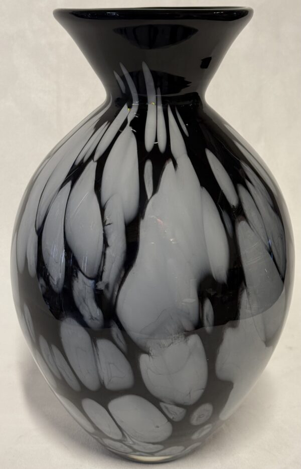 Towle Art Glass Vase Black&White Beauty - Pick Up Only - Image 4