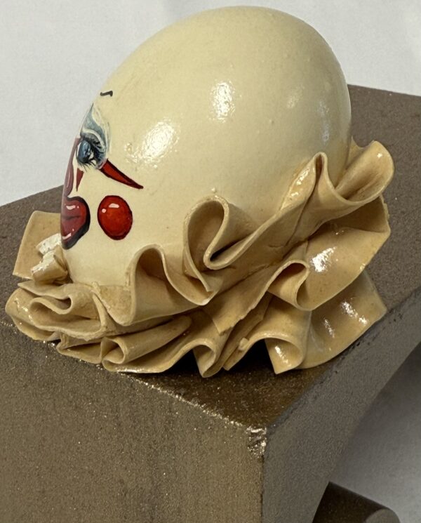 Exquisitely hand-painted clown "Eggspressions by Paula" - Image 4